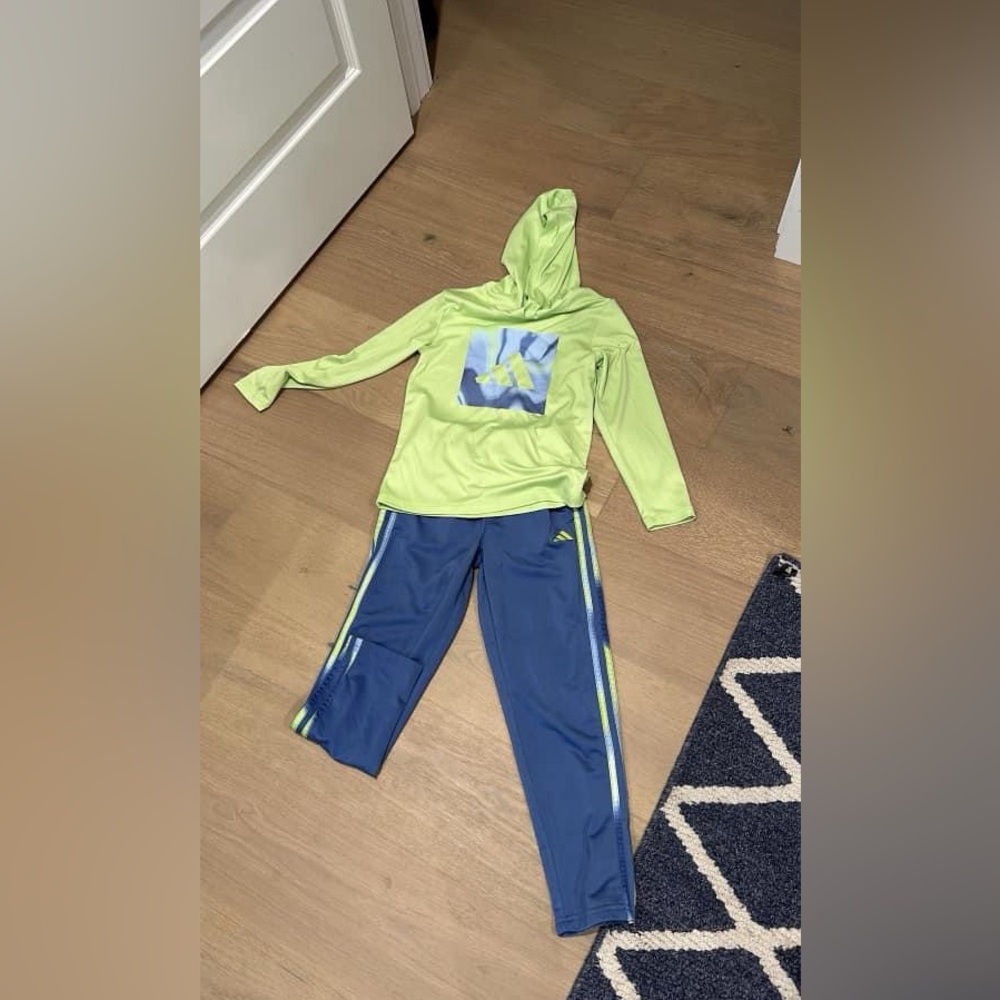 Adidas long sleeve boys set.